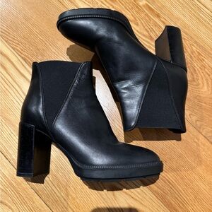 Aquatalia Women's Weatherproof Ankle Boots, size 8.5